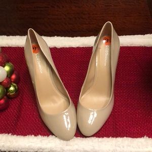 FINAL MARKDOWN 😀 NWOT BCBG Nude Pumps